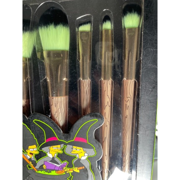 Revolution x Simpsons Treehouse of Horror Bouvier Coven Makeup Brush Set NEW - Picture 9 of 10